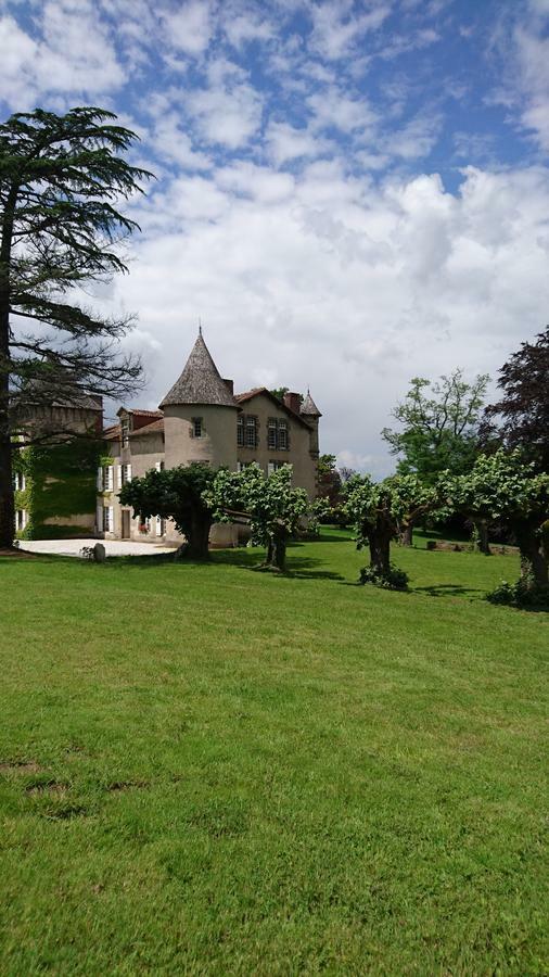 Bed and Breakfast Pierre Deluen Domaine De La Grange De Quaire Chassenon Exterior foto